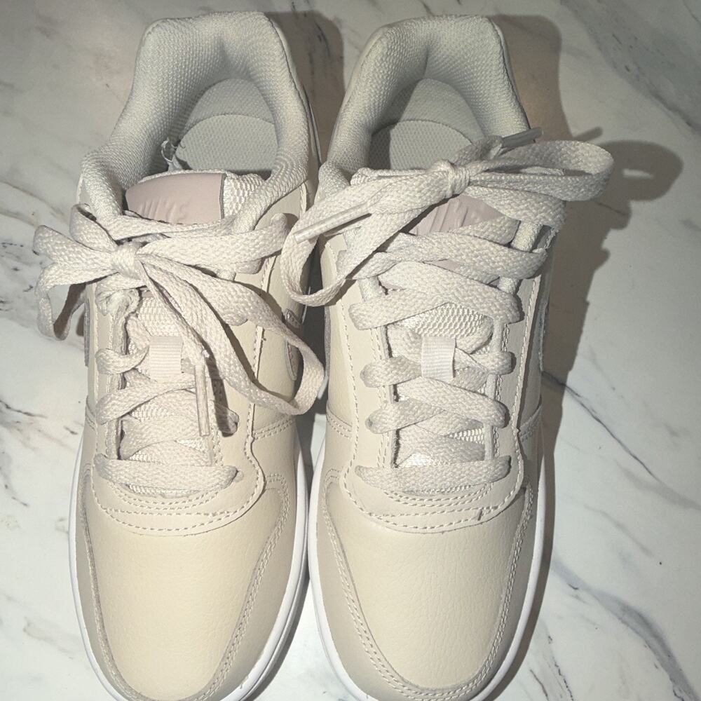 Nike Ebernon Low Women's Low Top Sneakers Desert Sand/Taupe Lace-Up AQ1779-002